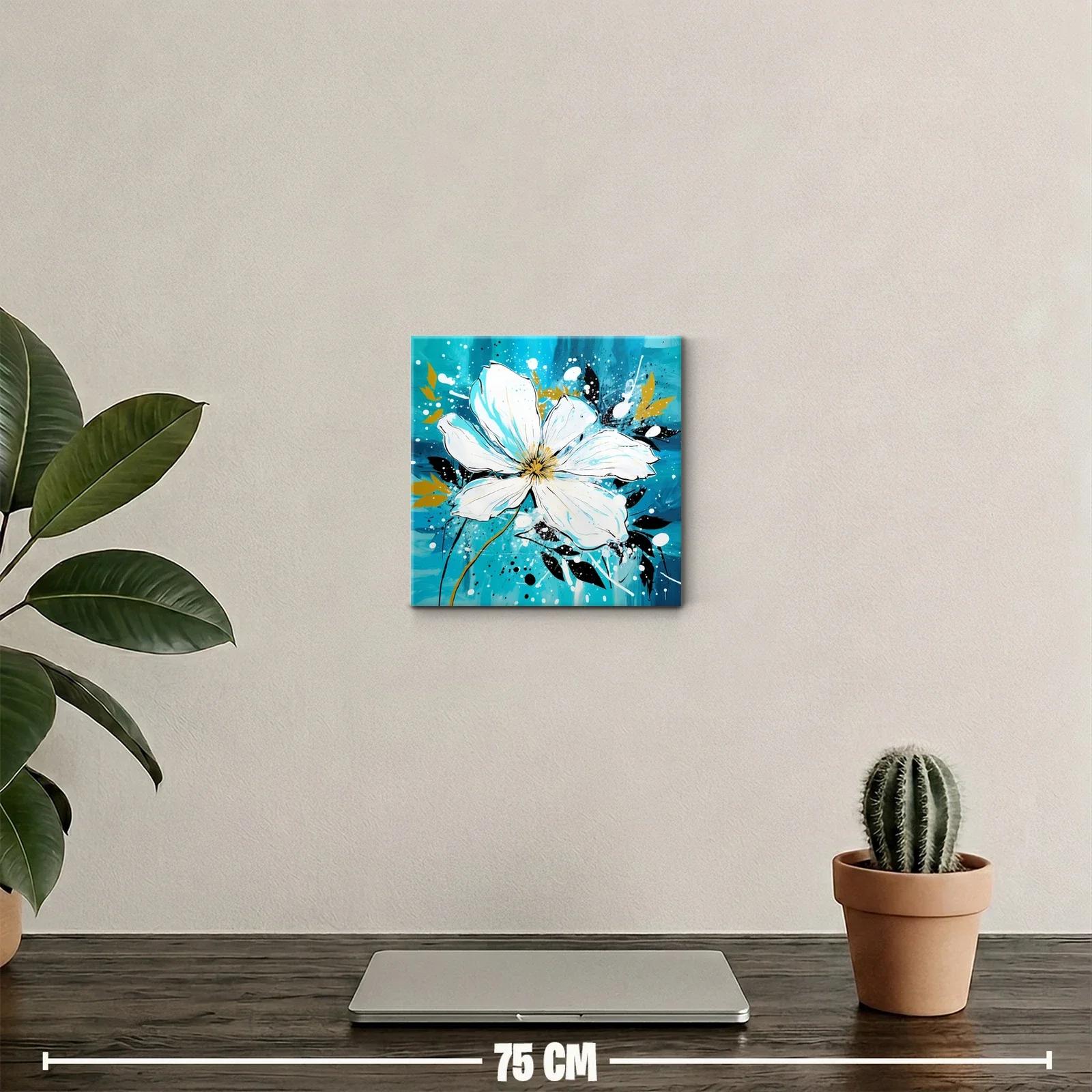 Flor blanca vibrante sobre fondo azul y acentos dorados — miniatura 2