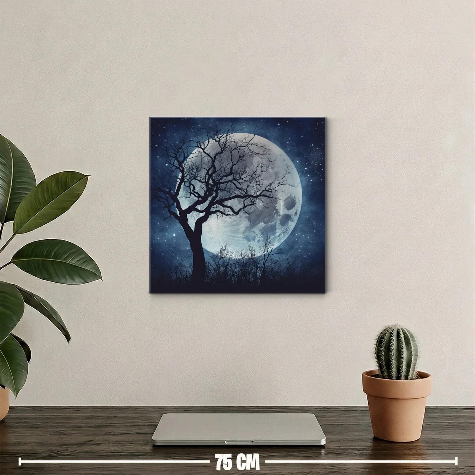 Luna llena iluminando árbol desnudo y cielo estrellado — miniatura 2