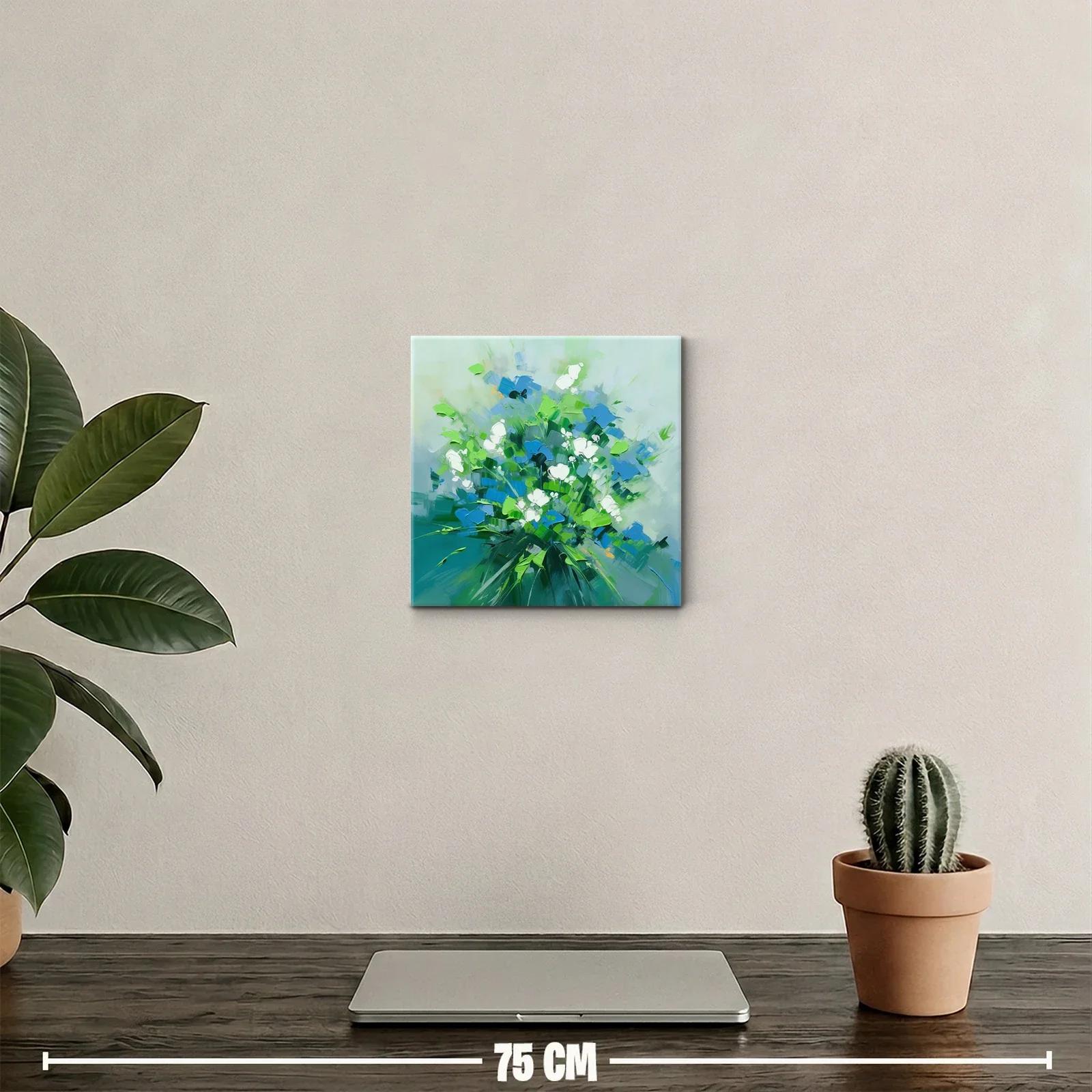 Bouquet vibrante con flores azules y blancas sobre fondo suave — miniatura 2