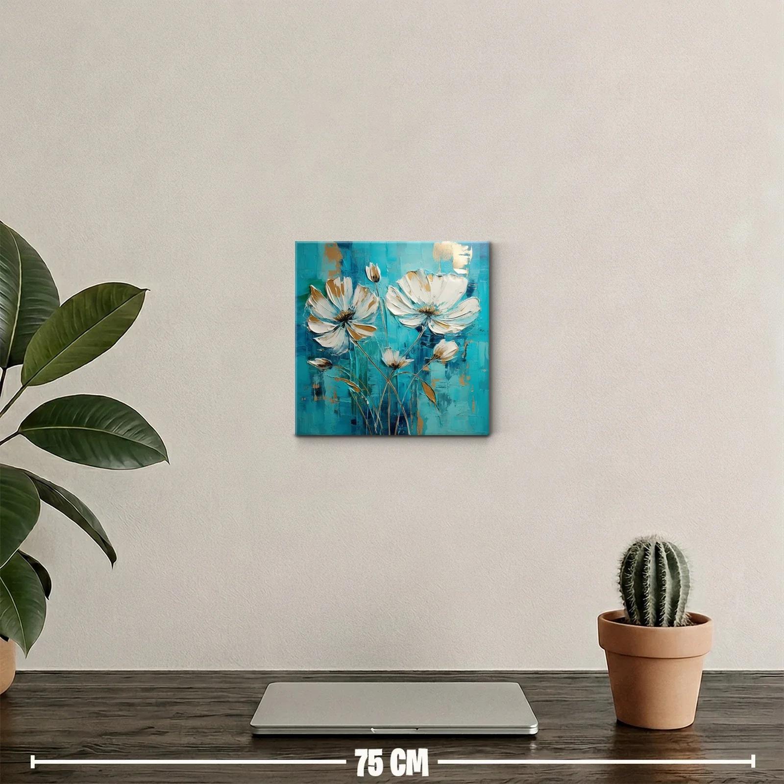 Flores blancas con detalles dorados sobre fondo azul vibrante — miniatura 2