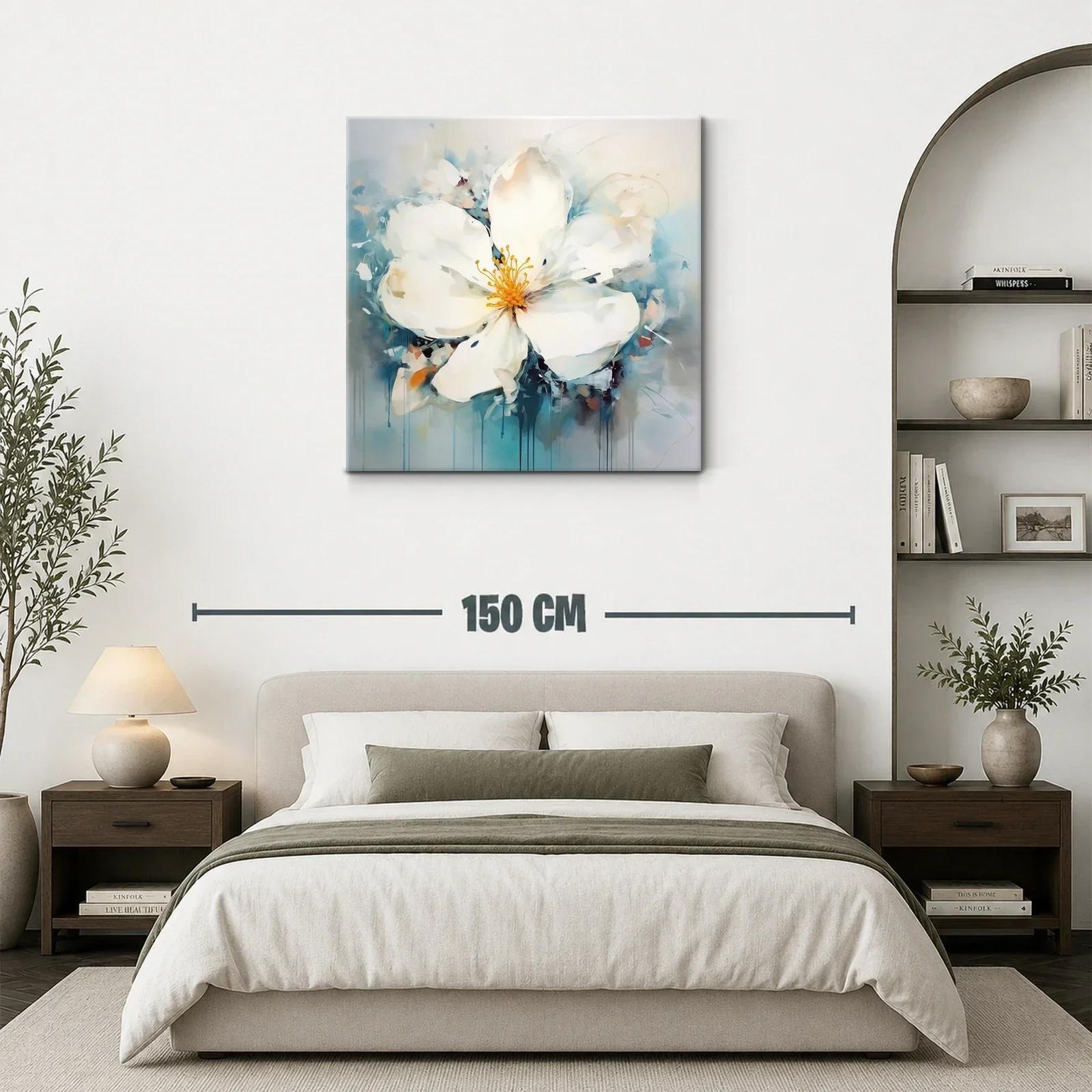 Flor blanca amplia con pinceladas suaves y tonos azules — miniatura 3