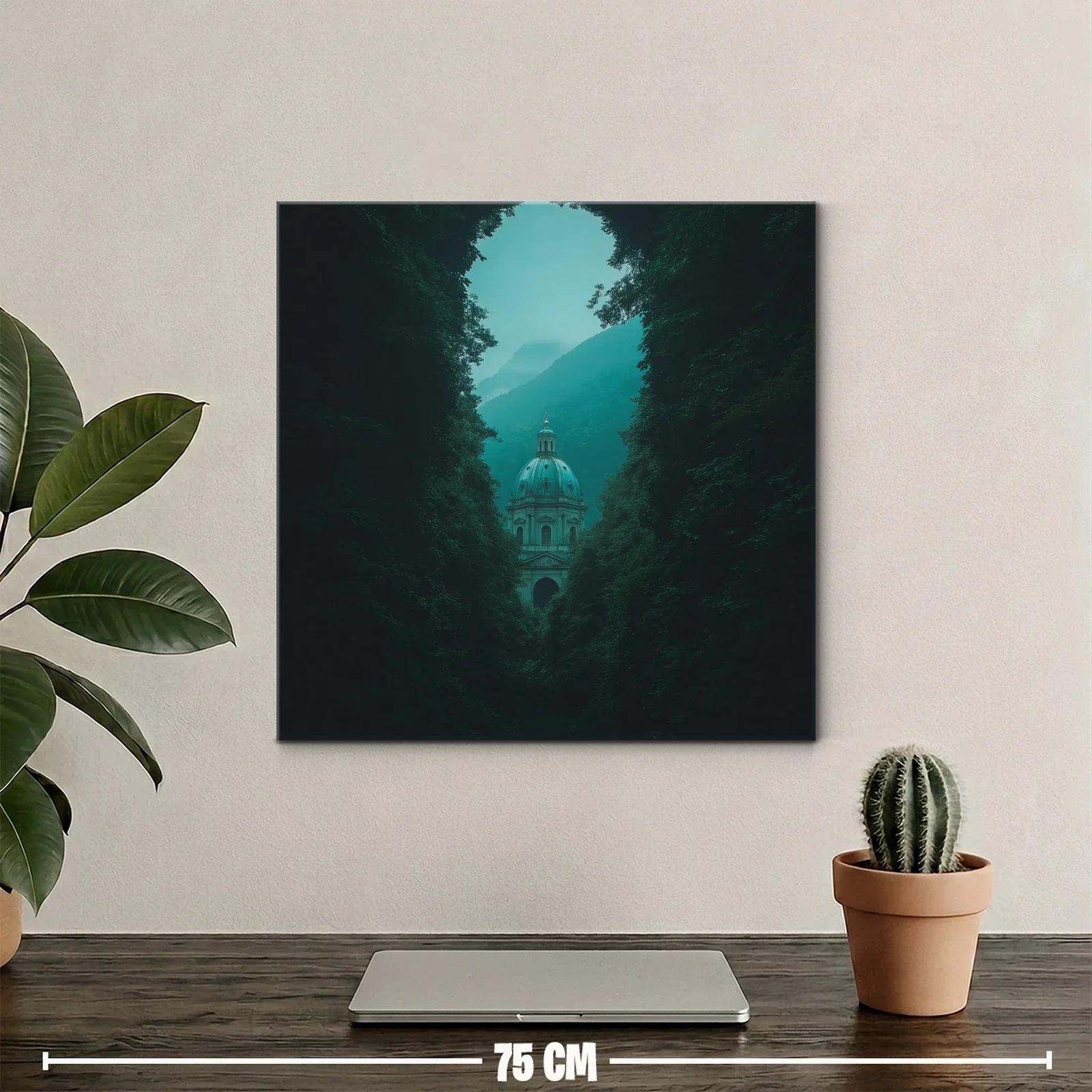 Templo entre frondosos árboles bajo neblina azulada — miniatura 2